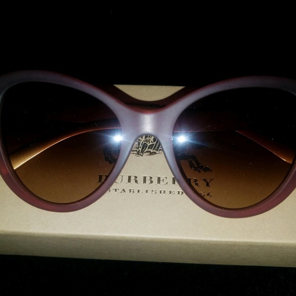 Burberry Sunglasses Cat Eyes Frame New Authentic - Picture 4 of 7